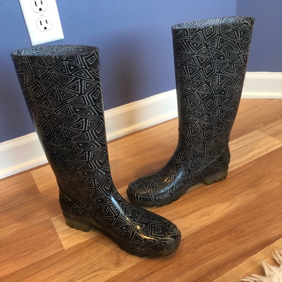 TOMS Cabril Rain Boots! 🖤🤍 - Picture 2 of 6